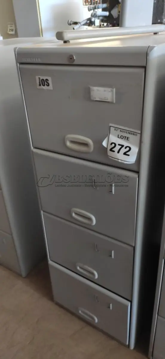LOTE 272 - 01 ARQUIVO DE AÇO COM 04 GAVETAS. (NO ESTADO) ATENÇÃO! FAZER A VISITAÇÃO ANTES DE ARREMATAR, NÃO SABEMOS SE FUNCIONA, LEILÃO NÃO TEM GARANTIA E NEM DEVOLUÇÃO, SUJEITO A POSSÍVEIS AVARIAS VISÍVEIS/OCULTAS E/OU AUSÊNCIA DE COMPONENTES.