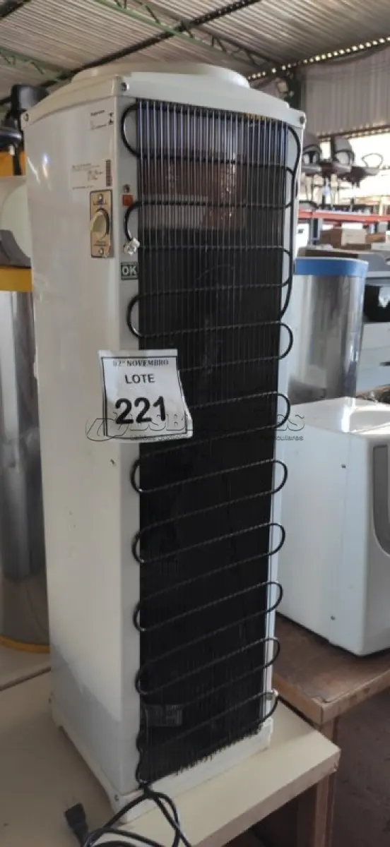LOTE 221 - 01 BEBEDOURO PARA GARRAFÃO 220V. (NO ESTADO) ATENÇÃO! FAZER A VISITAÇÃO ANTES DE ARREMATAR, NÃO SABEMOS SE FUNCIONA, LEILÃO NÃO TEM GARANTIA E NEM DEVOLUÇÃO, SUJEITO A POSSÍVEIS AVARIAS VISÍVEIS/OCULTAS E/OU AUSÊNCIA DE COMPONENTES.