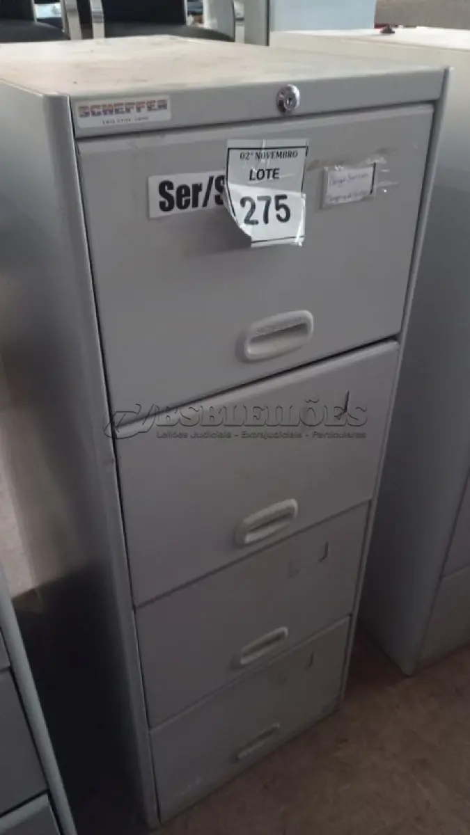 LOTE 275 - 01 ARQUIVO DE AÇO COM 04 GAVETAS. (NO ESTADO) ATENÇÃO! FAZER A VISITAÇÃO ANTES DE ARREMATAR, NÃO SABEMOS SE FUNCIONA, LEILÃO NÃO TEM GARANTIA E NEM DEVOLUÇÃO, SUJEITO A POSSÍVEIS AVARIAS VISÍVEIS/OCULTAS E/OU AUSÊNCIA DE COMPONENTES.