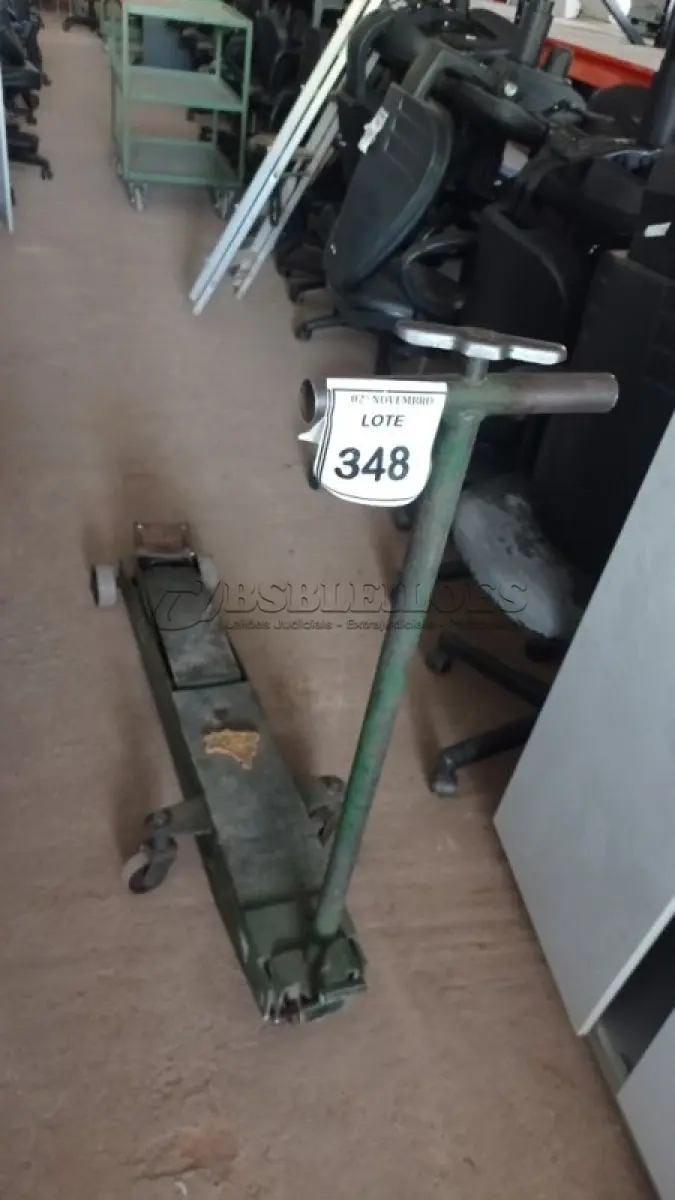 LOTE 348 - 01 MACACO JACARÉ COM CAPACIDADE DE 2 TONELADAS. (NO ESTADO) ATENÇÃO! FAZER A VISITAÇÃO ANTES DE ARREMATAR, NÃO SABEMOS SE FUNCIONA, LEILÃO NÃO TEM GARANTIA E NEM DEVOLUÇÃO, SUJEITO A POSSÍVEIS AVARIAS VISÍVEIS/OCULTAS E/OU AUSÊNCIA DE COMPONENTES.