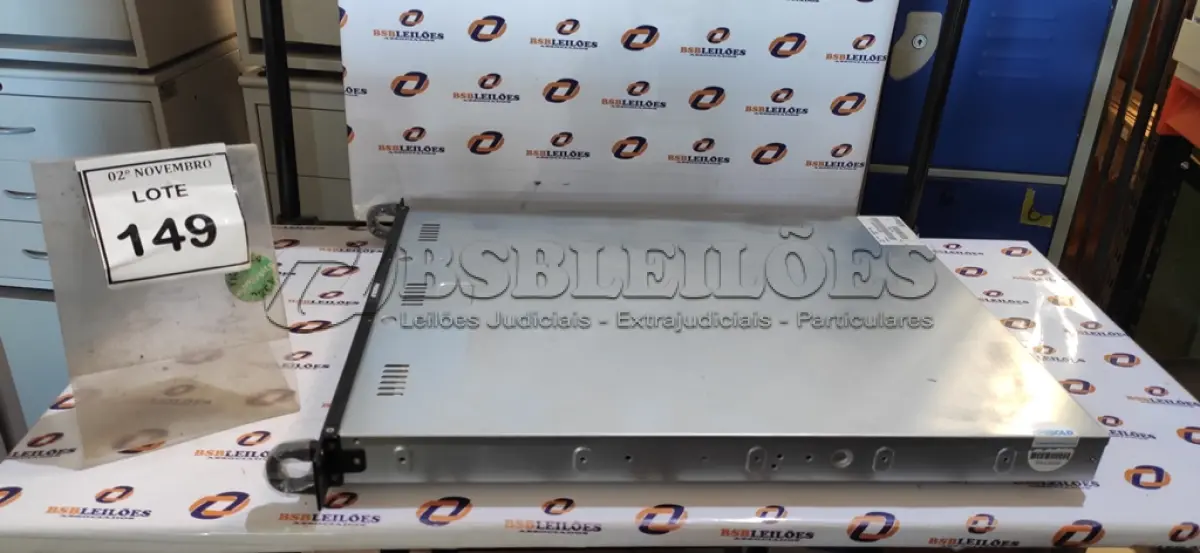 LOTE 149 - 01 SERVIDOR MARCA DIEBOLD. (NO ESTADO) ATENÇÃO! FAZER A VISITAÇÃO ANTES DE ARREMATAR, NÃO SABEMOS SE FUNCIONA, LEILÃO NÃO TEM GARANTIA E NEM DEVOLUÇÃO, SUJEITO A POSSÍVEIS AVARIAS VISÍVEIS/OCULTAS E/OU AUSÊNCIA DE COMPONENTES.