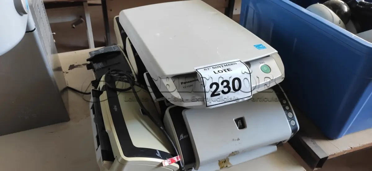 LOTE 230 - 01 LOTE COM VÁRIOS SCANNERS DE MARCAS E MODELOS DIVERSOS. (NO ESTADO) ATENÇÃO! FAZER A VISITAÇÃO ANTES DE ARREMATAR, NÃO SABEMOS SE FUNCIONA, LEILÃO NÃO TEM GARANTIA E NEM DEVOLUÇÃO, SUJEITO A POSSÍVEIS AVARIAS VISÍVEIS/OCULTAS E/OU AUSÊNCIA DE COMPONENTES.
