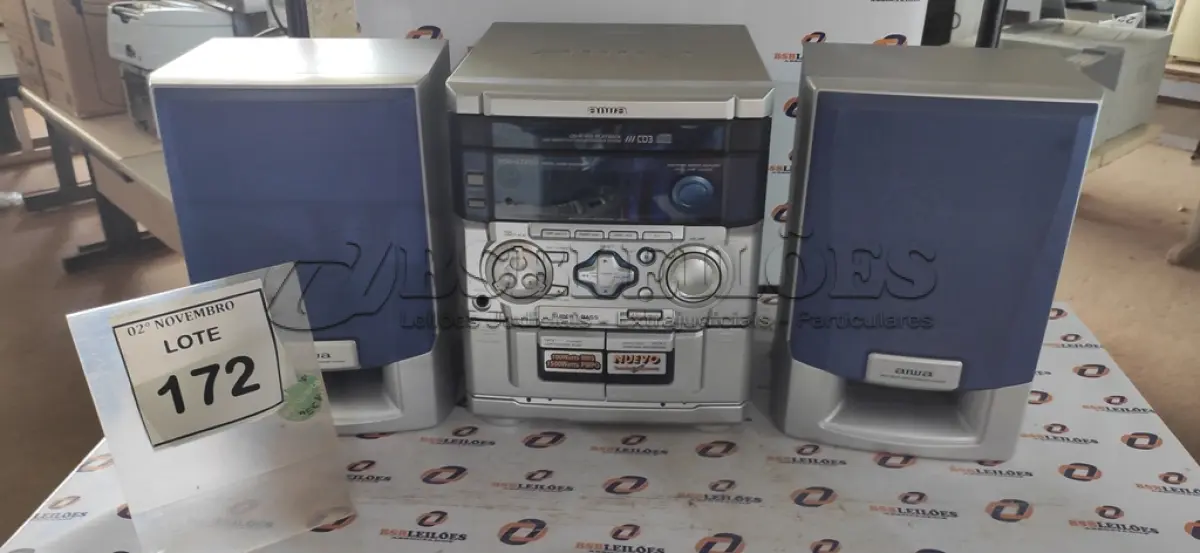 LOTE 172 - 01 MINI SYSTEM MARCA AIWA COM 02 CAIXAS. (NO ESTADO) ATENÇÃO! FAZER A VISITAÇÃO ANTES DE ARREMATAR, NÃO SABEMOS SE FUNCIONA, LEILÃO NÃO TEM GARANTIA E NEM DEVOLUÇÃO, SUJEITO A POSSÍVEIS AVARIAS VISÍVEIS/OCULTAS E/OU AUSÊNCIA DE COMPONENTES.