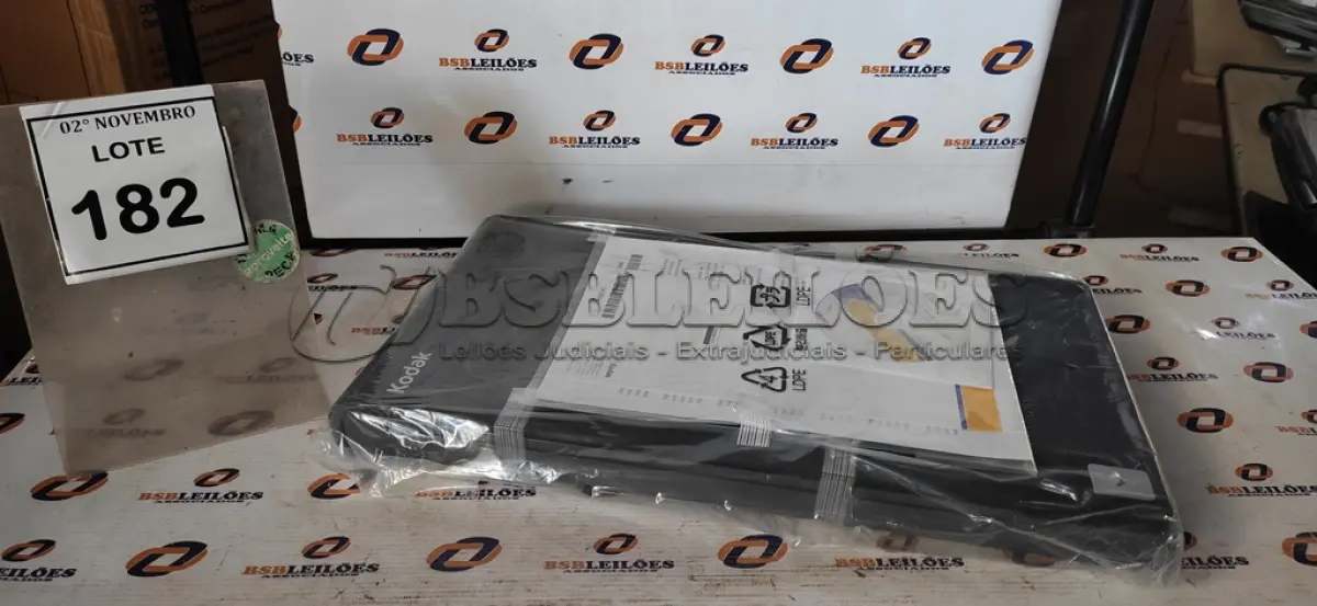 LOTE 182 - 01 SCANNER MARCA KODAK. (NO ESTADO) ATENÇÃO! FAZER A VISITAÇÃO ANTES DE ARREMATAR, NÃO SABEMOS SE FUNCIONA, LEILÃO NÃO TEM GARANTIA E NEM DEVOLUÇÃO, SUJEITO A POSSÍVEIS AVARIAS VISÍVEIS/OCULTAS E/OU AUSÊNCIA DE COMPONENTES.