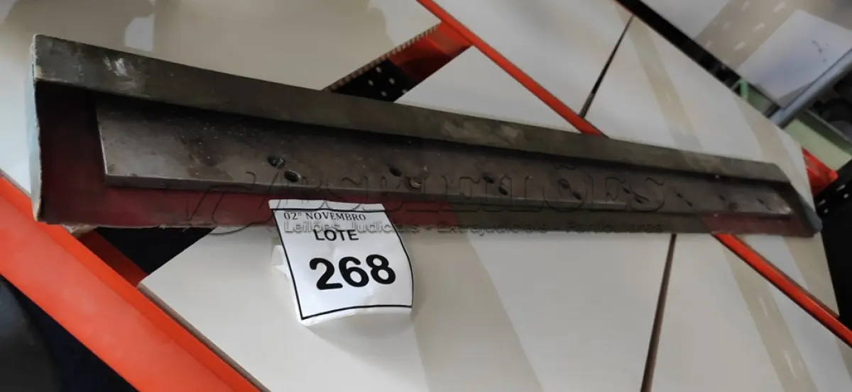 LOTE 268 - 01 LÂMINA DE GUILHOTINA GRÁFICA 100CM. (NO ESTADO) ATENÇÃO! FAZER A VISITAÇÃO ANTES DE ARREMATAR, NÃO SABEMOS SE FUNCIONA, LEILÃO NÃO TEM GARANTIA E NEM DEVOLUÇÃO, SUJEITO A POSSÍVEIS AVARIAS VISÍVEIS/OCULTAS E/OU AUSÊNCIA DE COMPONENTES.