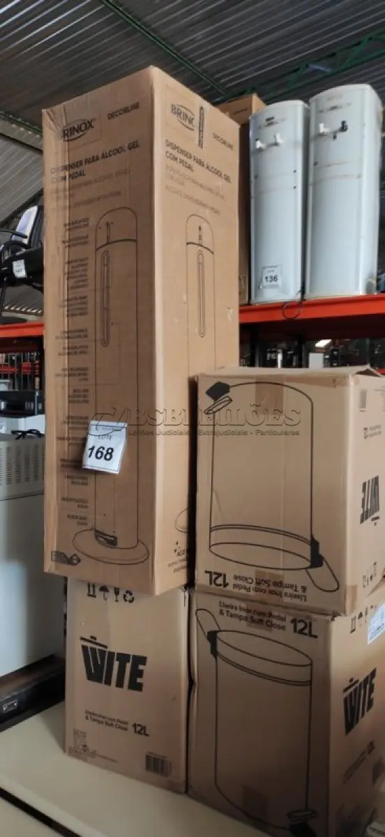LOTE 168 - 03 LIXEIRAS INOX SEM TAMPA E 01 DISPENSE PARA ÁLCOOL EM GEL COM PEDAL. (NO ESTADO) ATENÇÃO! FAZER A VISITAÇÃO ANTES DE ARREMATAR, NÃO SABEMOS SE FUNCIONA, LEILÃO NÃO TEM GARANTIA E NEM DEVOLUÇÃO, SUJEITO A POSSÍVEIS AVARIAS VISÍVEIS/OCULTAS E/OU AUSÊNCIA DE COMPONENTES.