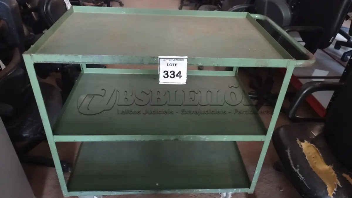 LOTE 334 - 01 CARRINHO DE FERRO PARA OFICINAS COM 03 COMPARTIMENTOS. (NO ESTADO) ATENÇÃO! FAZER A VISITAÇÃO ANTES DE ARREMATAR, NÃO SABEMOS SE FUNCIONA, LEILÃO NÃO TEM GARANTIA E NEM DEVOLUÇÃO, SUJEITO A POSSÍVEIS AVARIAS VISÍVEIS/OCULTAS E/OU AUSÊNCIA DE COMPONENTES.