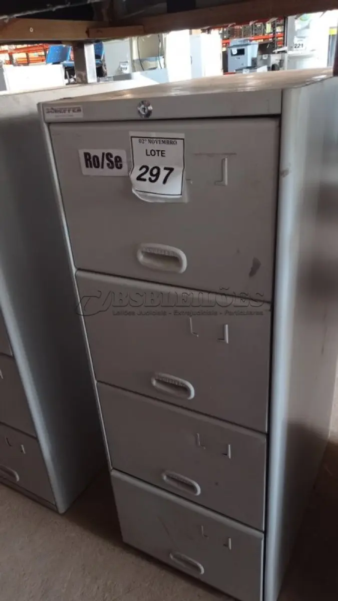 LOTE 297 - 01 ARQUIVO DE AÇO COM 04 GAVETAS. (NO ESTADO) ATENÇÃO! FAZER A VISITAÇÃO ANTES DE ARREMATAR, NÃO SABEMOS SE FUNCIONA, LEILÃO NÃO TEM GARANTIA E NEM DEVOLUÇÃO, SUJEITO A POSSÍVEIS AVARIAS VISÍVEIS/OCULTAS E/OU AUSÊNCIA DE COMPONENTES.