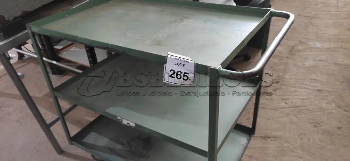 LOTE 265 - 01 CARRINHO DE FERRO PARA OFICINAS COM 03 COMPARTIMENTOS. (NO ESTADO) ATENÇÃO! FAZER A VISITAÇÃO ANTES DE ARREMATAR, NÃO SABEMOS SE FUNCIONA, LEILÃO NÃO TEM GARANTIA E NEM DEVOLUÇÃO, SUJEITO A POSSÍVEIS AVARIAS VISÍVEIS/OCULTAS E/OU AUSÊNCIA DE COMPONENTES.