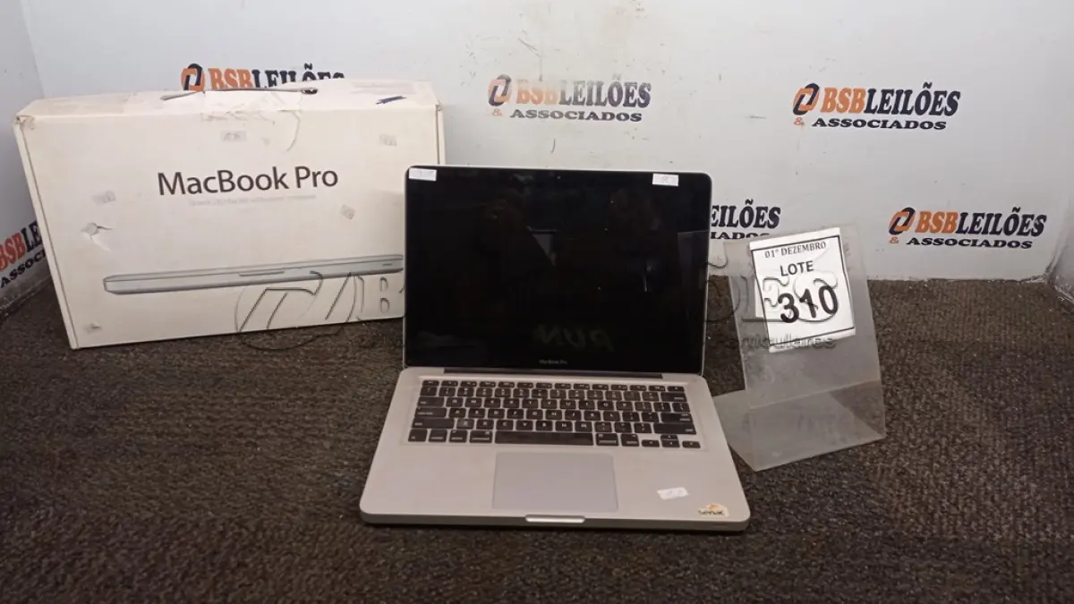 LOTE 310 - 01 MACBOOK MARCA APPLE. (NO ESTADO) ATENÇÃO! FAZER A VISITAÇÃO ANTES DE ARREMATAR, NÃO SABEMOS SE FUNCIONA, LEILÃO NÃO TEM GARANTIA E NEM DEVOLUÇÃO, SUJEITO A POSSÍVEIS AVARIAS VISÍVEIS/OCULTAS E/OU AUSÊNCIA DE COMPONENTES.