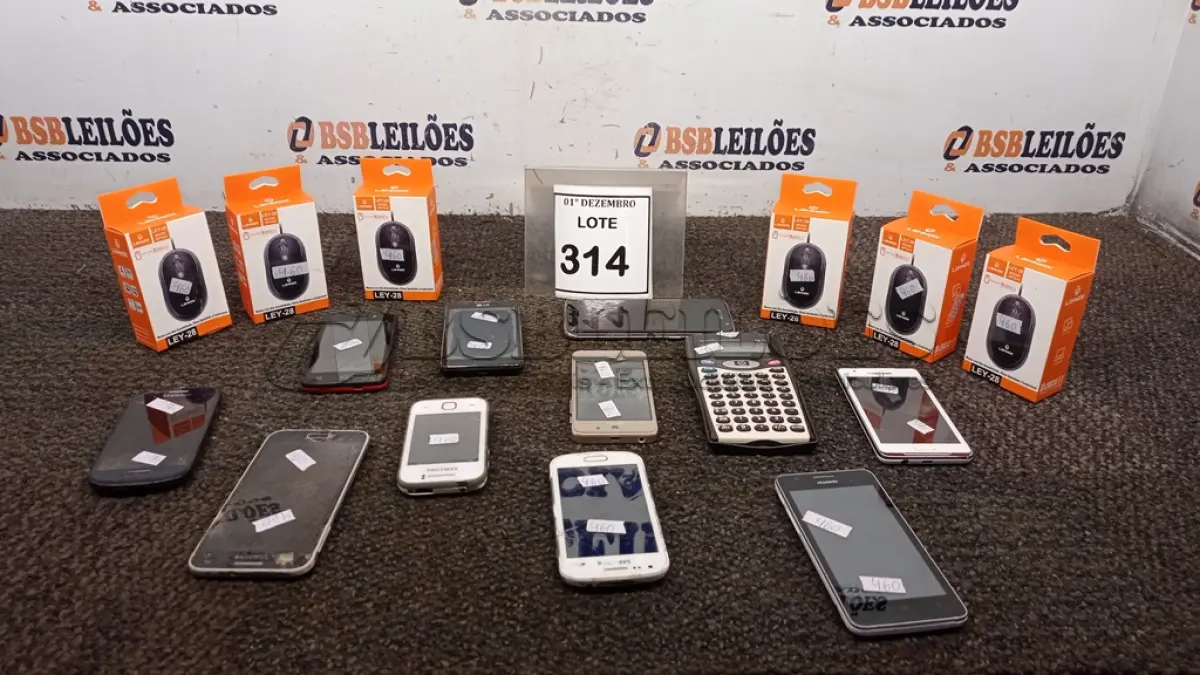 LOTE 314 - 01 LOTE COM VÁRIOS MOUSES PARA PC E SMARTFONES DE MARCAS E MODELOS DIVERSOS. (NO ESTADO) ATENÇÃO! FAZER A VISITAÇÃO ANTES DE ARREMATAR, NÃO SABEMOS SE FUNCIONA, LEILÃO NÃO TEM GARANTIA E NEM DEVOLUÇÃO, SUJEITO A POSSÍVEIS AVARIAS VISÍVEIS/OCULTAS E/OU AUSÊNCIA DE COMPONENTES.