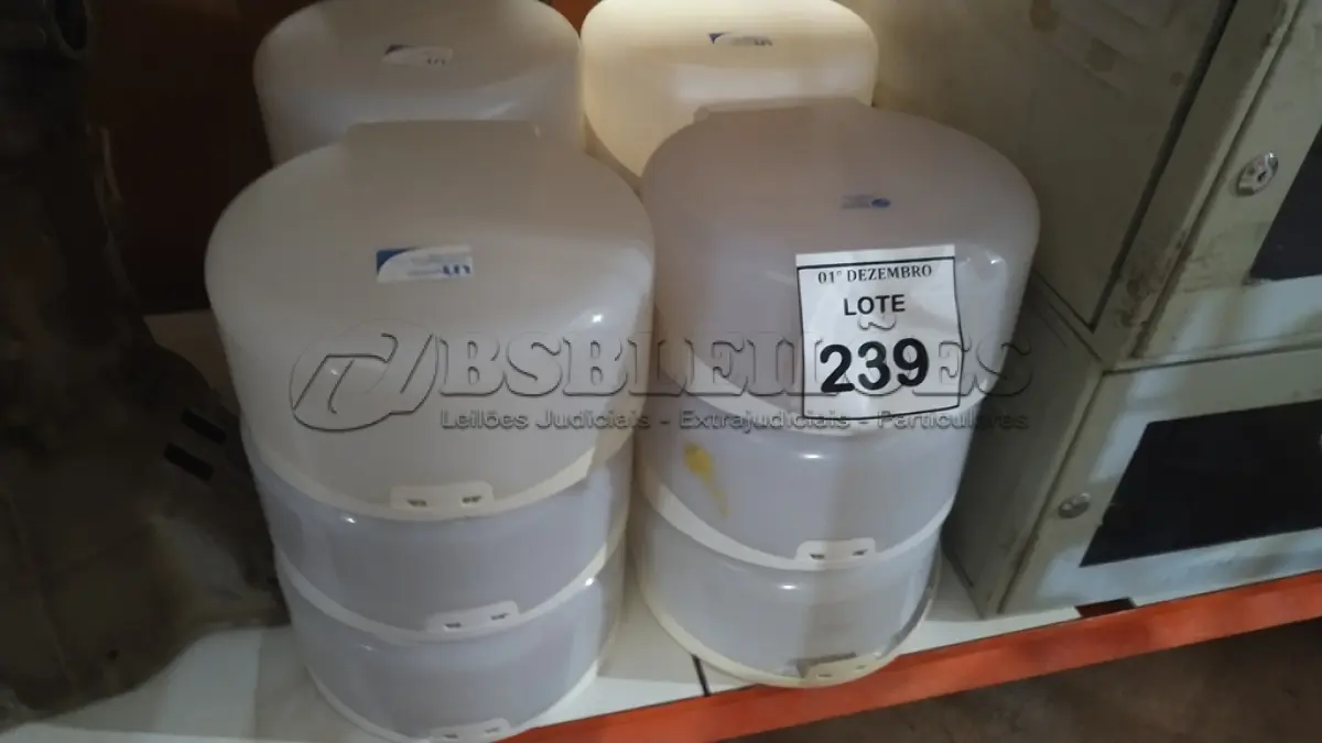 LOTE 239 - 12 DISPENSES DE PAPEL. (NO ESTADO) ATENÇÃO! FAZER A VISITAÇÃO ANTES DE ARREMATAR, NÃO SABEMOS SE FUNCIONA, LEILÃO NÃO TEM GARANTIA E NEM DEVOLUÇÃO, SUJEITO A POSSÍVEIS AVARIAS VISÍVEIS/OCULTAS E/OU AUSÊNCIA DE COMPONENTES.