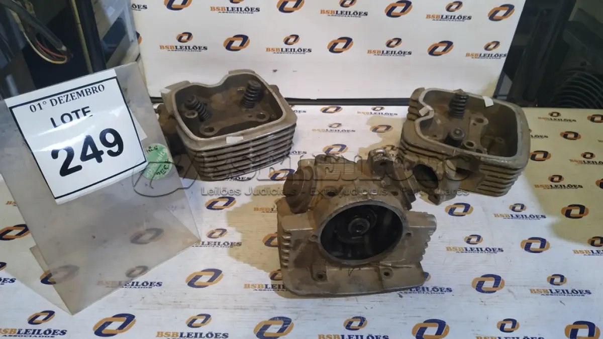 LOTE 249 - 03 CABEÇOTES DE MOTO HONDA FAN. (NO ESTADO) ATENÇÃO! FAZER A VISITAÇÃO ANTES DE ARREMATAR, NÃO SABEMOS SE FUNCIONA, LEILÃO NÃO TEM GARANTIA E NEM DEVOLUÇÃO, SUJEITO A POSSÍVEIS AVARIAS VISÍVEIS/OCULTAS E/OU AUSÊNCIA DE COMPONENTES.