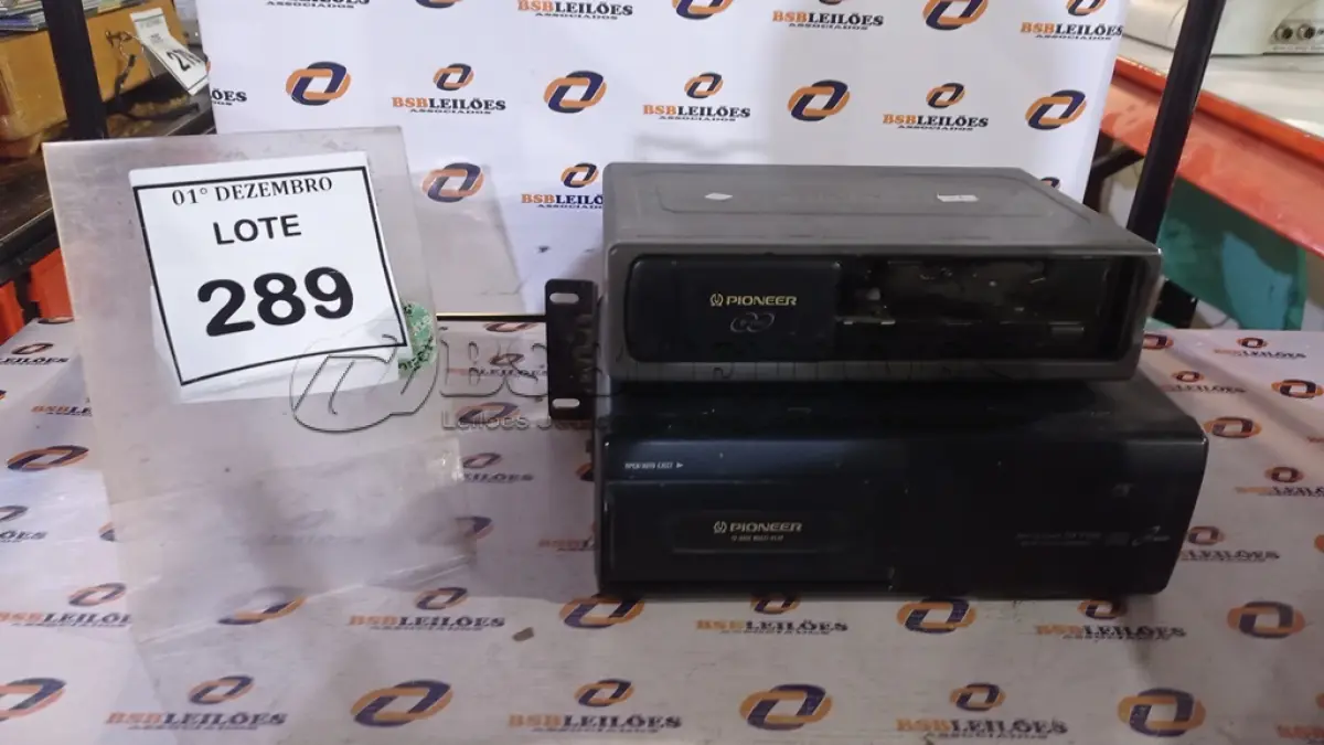LOTE 289 - 02 DISQUETEIRAS MARCA PIONEER. (NO ESTADO) ATENÇÃO! FAZER A VISITAÇÃO ANTES DE ARREMATAR, NÃO SABEMOS SE FUNCIONA, LEILÃO NÃO TEM GARANTIA E NEM DEVOLUÇÃO, SUJEITO A POSSÍVEIS AVARIAS VISÍVEIS/OCULTAS E/OU AUSÊNCIA DE COMPONENTES.