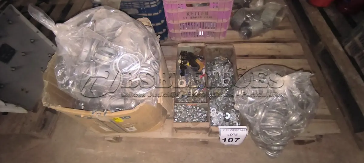 LOTE 107 - 01 LOTE COM ARRUELAS EM ALUMÍNIO, LUVAS DE EMENDAS EM ALUMINIO TAMANHOS DIVERSOS. (NO ESTADO) ATENÇÃO! FAZER A VISITAÇÃO ANTES DE ARREMATAR, NÃO SABEMOS SE FUNCIONA, LEILÃO NÃO TEM GARANTIA E NEM DEVOLUÇÃO, SUJEITO A POSSÍVEIS AVARIAS VISÍVEIS/OCULTAS E/OU AUSÊNCIA DE COMPONENTES.