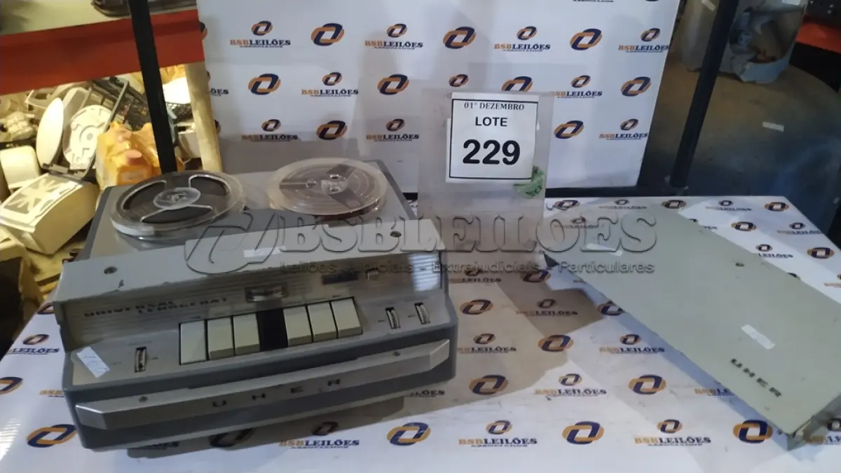 LOTE 229 - 01 GRAVADOR DE ROLO MARCA UNIVERSAL-LEHRGERAT. (NO ESTADO) ATENÇÃO! FAZER A VISITAÇÃO ANTES DE ARREMATAR, NÃO SABEMOS SE FUNCIONA, LEILÃO NÃO TEM GARANTIA E NEM DEVOLUÇÃO, SUJEITO A POSSÍVEIS AVARIAS VISÍVEIS/OCULTAS E/OU AUSÊNCIA DE COMPONENTES.