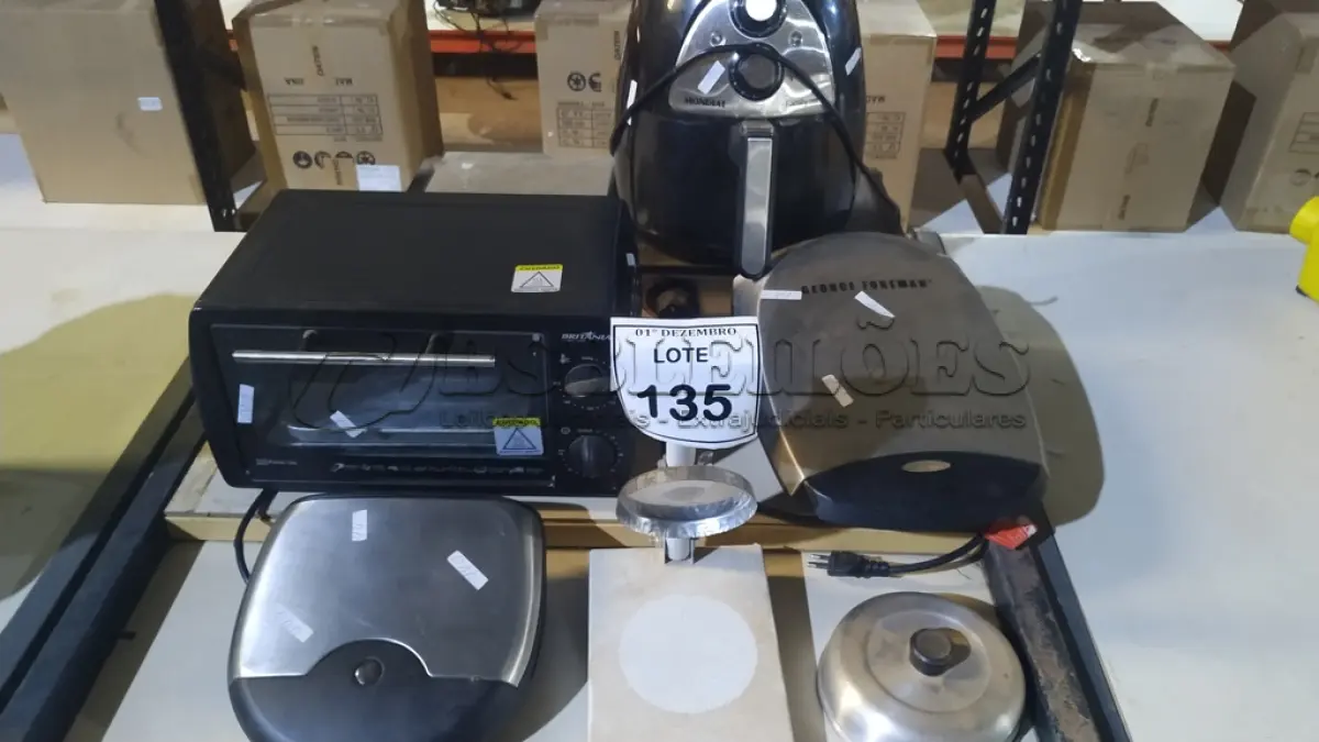LOTE 135 - 01 AIR FRYER MARCA MONDIAL, 01 FORNO ELÉTRICO MARCA BRITÂNIA, 02 SANDUICHEIRAS E 01 CHAPEIRA DE BAIXA PRESSÃO. (NO ESTADO) ATENÇÃO! FAZER A VISITAÇÃO ANTES DE ARREMATAR, NÃO SABEMOS SE FUNCIONA, LEILÃO NÃO TEM GARANTIA E NEM DEVOLUÇÃO, SUJEITO A POSSÍVEIS AVARIAS VISÍVEIS/OCULTAS E/OU AUSÊNCIA DE COMPONENTES.