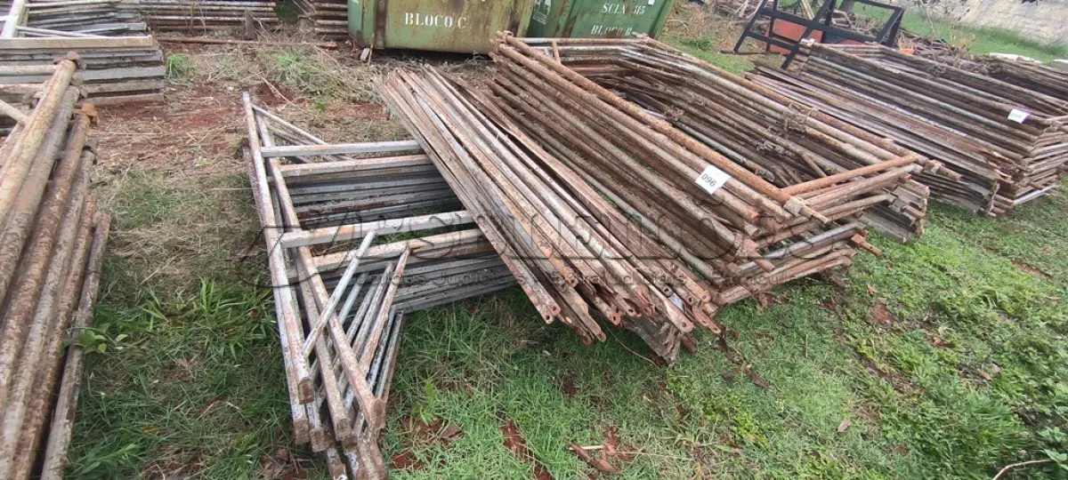 LOTE 096 - 10 ANDAIMES COM 10 MESAS DE FERRO. (NO ESTADO) ATENÇÃO! FAZER A VISITAÇÃO ANTES DE ARREMATAR, NÃO SABEMOS SE FUNCIONA, LEILÃO NÃO TEM GARANTIA E NEM DEVOLUÇÃO, SUJEITO A POSSÍVEIS AVARIAS VISÍVEIS/OCULTAS E/OU AUSÊNCIA DE COMPONENTES.