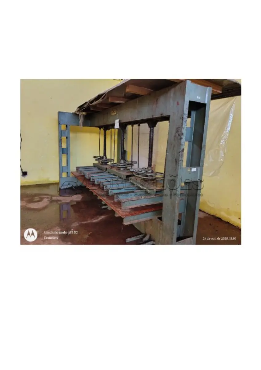 LOTE 136 - 01 PRENSA DE FERRO Nº 06, INDUSTRIAL, MARCA IMEC, 90 TON, MOD. 3000. (NO ESTADO DE CONSERVAÇÃO QUE SE ENCONTRA)