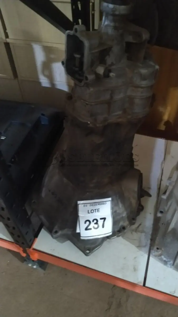 LOTE 237 - 01 CÂMBIO DE CHEVETTE. (NO ESTADO) ATENÇÃO! FAZER A VISITAÇÃO ANTES DE ARREMATAR, NÃO SABEMOS SE FUNCIONA, LEILÃO NÃO TEM GARANTIA E NEM DEVOLUÇÃO, SUJEITO A POSSÍVEIS AVARIAS VISÍVEIS/OCULTAS E/OU AUSÊNCIA DE COMPONENTES.