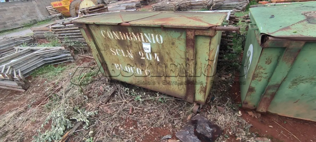 LOTE 104 - 01 LIXEIRA DE FERRO. (NO ESTADO) ATENÇÃO! FAZER A VISITAÇÃO ANTES DE ARREMATAR, NÃO SABEMOS SE FUNCIONA, LEILÃO NÃO TEM GARANTIA E NEM DEVOLUÇÃO, SUJEITO A POSSÍVEIS AVARIAS VISÍVEIS/OCULTAS E/OU AUSÊNCIA DE COMPONENTES.