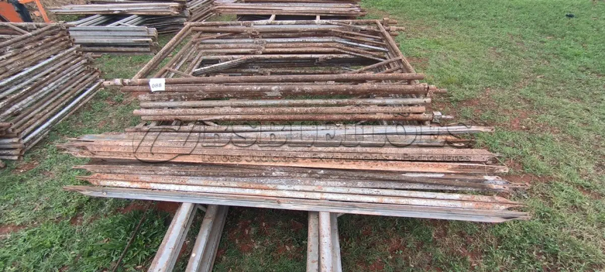 LOTE 088 - 10 ANDAIMES COM 10 MESAS DE FERRO. (NO ESTADO) ATENÇÃO! FAZER A VISITAÇÃO ANTES DE ARREMATAR, NÃO SABEMOS SE FUNCIONA, LEILÃO NÃO TEM GARANTIA E NEM DEVOLUÇÃO, SUJEITO A POSSÍVEIS AVARIAS VISÍVEIS/OCULTAS E/OU AUSÊNCIA DE COMPONENTES.