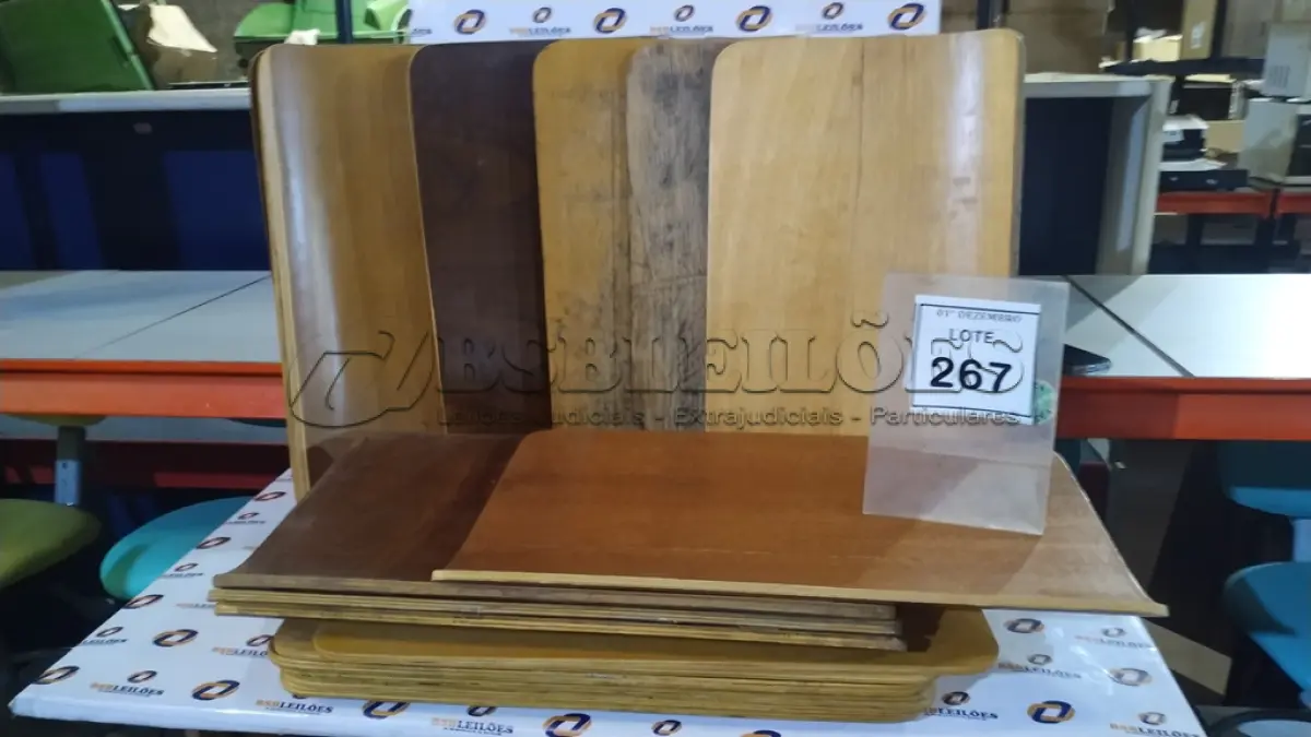 LOTE 267 - 20 PLACAS DE MADEIRA. (NO ESTADO) ATENÇÃO! FAZER A VISITAÇÃO ANTES DE ARREMATAR, NÃO SABEMOS SE FUNCIONA, LEILÃO NÃO TEM GARANTIA E NEM DEVOLUÇÃO, SUJEITO A POSSÍVEIS AVARIAS VISÍVEIS/OCULTAS E/OU AUSÊNCIA DE COMPONENTES.