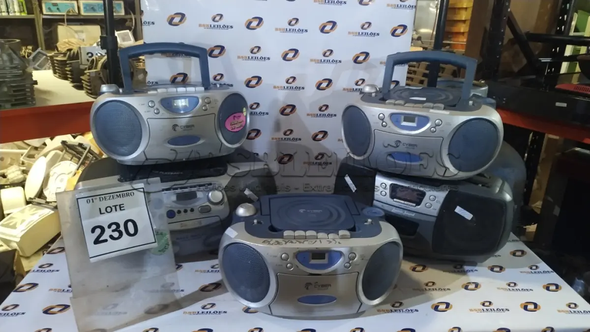 LOTE 230 - 05 APARELHOS MINI SYSTEM MARCAS E MODELOS DIVERSOS. (NO ESTADO) ATENÇÃO! FAZER A VISITAÇÃO ANTES DE ARREMATAR, NÃO SABEMOS SE FUNCIONA, LEILÃO NÃO TEM GARANTIA E NEM DEVOLUÇÃO, SUJEITO A POSSÍVEIS AVARIAS VISÍVEIS/OCULTAS E/OU AUSÊNCIA DE COMPONENTES.