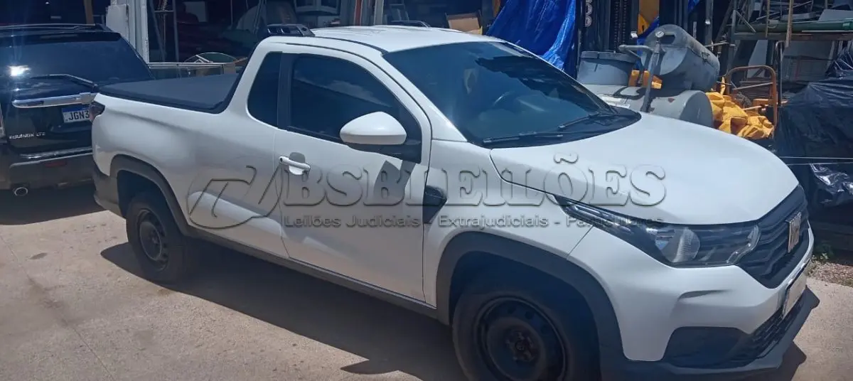 LOTE 428 - 01 FIAT STRADA ENDURANCE A ALCOOL/GASOLINA; ANO 2021/2022 NA  COR BRANCA. (NO ESTADO)