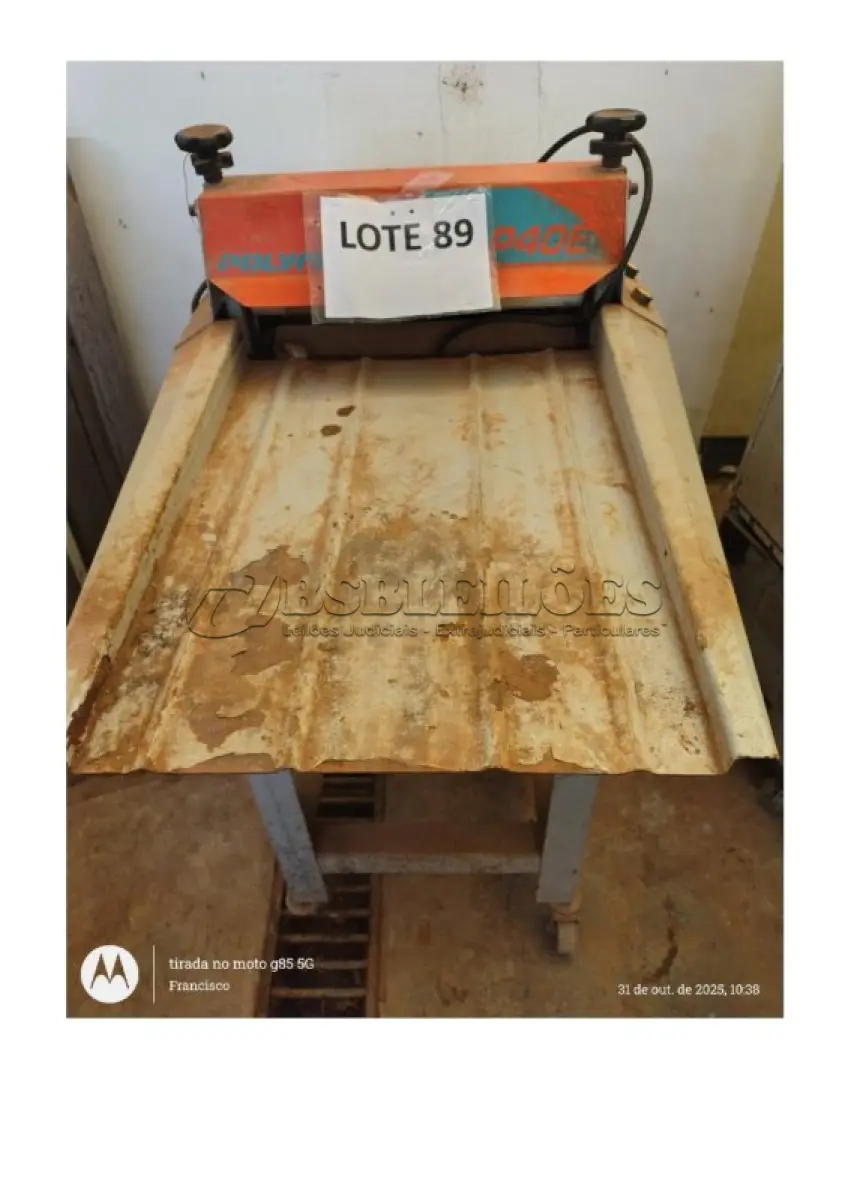 LOTE 089 - MÁQUINA DE CORTE E VINCO 220V, POTÊNCIA: 0,5CV, PESO 54KG, MODELO: P40E MARCA POLIMAC. ACOMPANHA JOGO DE FACAS; (NO ESTADO DE CONSERVAÇÃO QUE SE ENCONTRA)