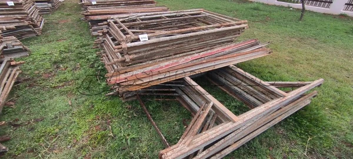 LOTE 090 - 10 ANDAIMES COM 10 MESAS DE FERRO. (NO ESTADO) ATENÇÃO! FAZER A VISITAÇÃO ANTES DE ARREMATAR, NÃO SABEMOS SE FUNCIONA, LEILÃO NÃO TEM GARANTIA E NEM DEVOLUÇÃO, SUJEITO A POSSÍVEIS AVARIAS VISÍVEIS/OCULTAS E/OU AUSÊNCIA DE COMPONENTES.