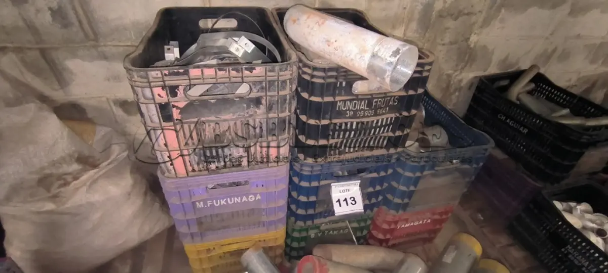 LOTE 113 - 01 LOTE COM MATERIAS HIDRÁULICOS E ELÉTRICOS DIVERSOS, 01 SACO COM DUTOS DE VENTILAÇÃO E BOTAS EMBORRACHADAS. (CAIXA ORGANIZADORA NAO INCLUSA) . (NO ESTADO) ATENÇÃO! FAZER A ANTES DE ARREMATAR, NÃO SABEMOS SE FUNCIONA, LEILÃO NÃO TEM GARANTIA E NEM DEVOLUÇÃO, SUJEITO A POSSÍVEIS AVARIAS VISÍVEIS/OCULTAS E/OU AUSÊNCIA DE COMPONENTES. VISITAÇÃO