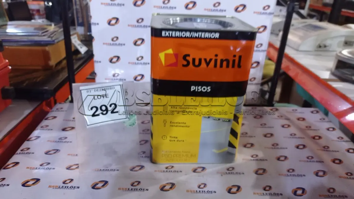 LOTE 292 - 01 TINTA DE PISOS EXTERIOR NA COR FOSCO CINZA ESCURO MARCA SUVINIL. (NO ESTADO) ATENÇÃO! FAZER A VISITAÇÃO ANTES DE ARREMATAR, NÃO SABEMOS SE FUNCIONA, LEILÃO NÃO TEM GARANTIA E NEM DEVOLUÇÃO, SUJEITO A POSSÍVEIS AVARIAS VISÍVEIS/OCULTAS E/OU AUSÊNCIA DE COMPONENTES.