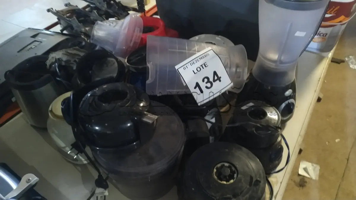 LOTE 134 - 01 LOTE COM VÁRIOS MOTORES DE LIQUIDIFICADOR MARCASSE MODELOS DIVERSOS. (NO ESTADO) ATENÇÃO! FAZER A VISITAÇÃO ANTES DE ARREMATAR, NÃO SABEMOS SE FUNCIONA, LEILÃO NÃO TEM GARANTIA E NEM DEVOLUÇÃO, SUJEITO A POSSÍVEIS AVARIAS VISÍVEIS/OCULTAS E/OU AUSÊNCIA DE COMPONENTES.