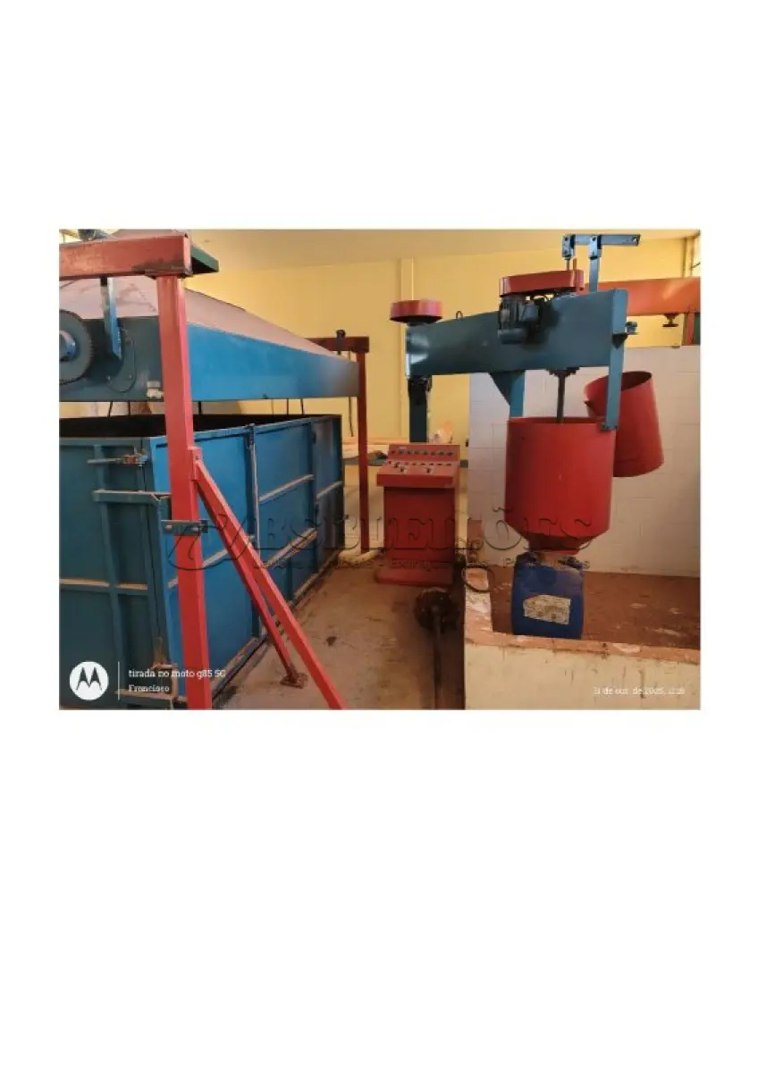 LOTE 135 - 01 MÁQUINA DE ESPUMAÇÃO AUTOMÁTICA, FÁBRICA COLCHÃO, MOTOR DE 4 CV, EXAUSTÃO, EIXO MISTURADOR CENTRAL C/ MOTOR 75CV, 4 POLOS. (NO ESTADO DE CONSERVAÇÃO QUE SE ENCONTRA)