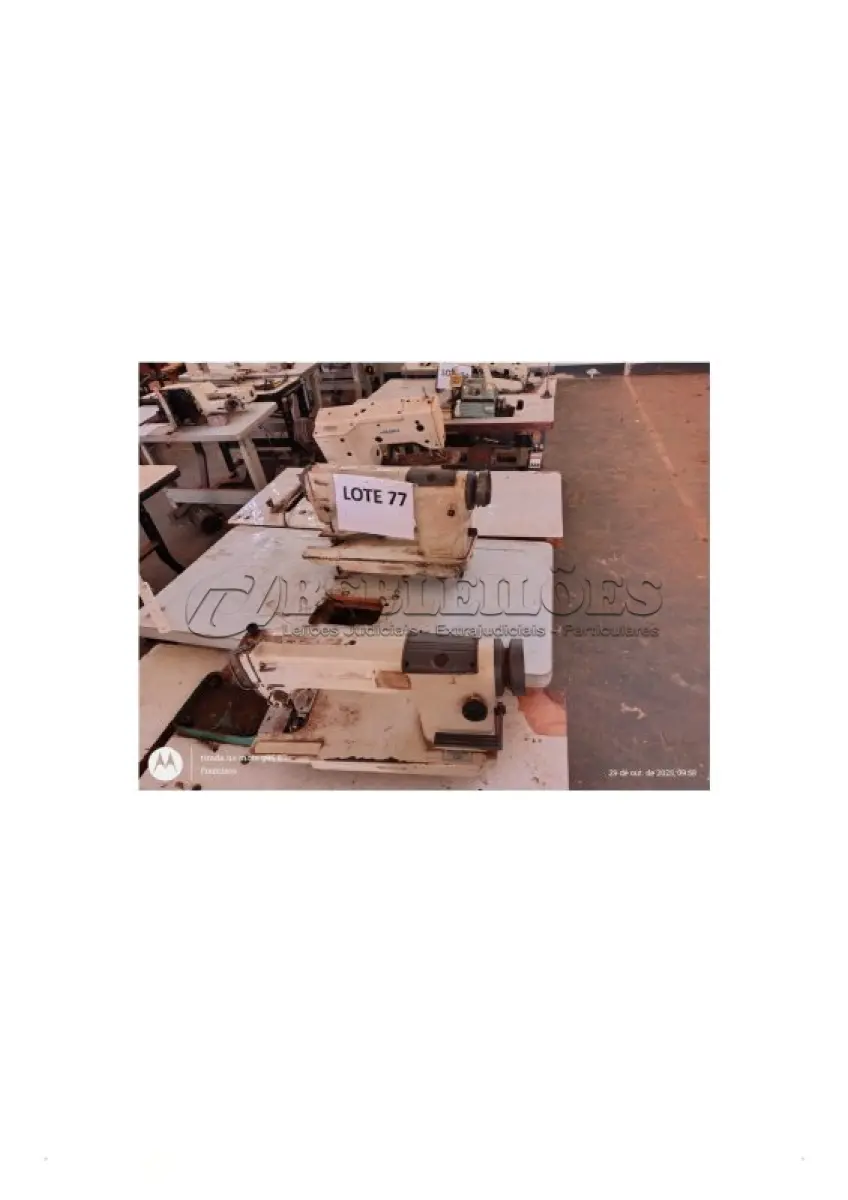 LOTE 077 - 03 MÁQUINAS DE COSTURA INDUSTRIAL, SENDO 01 DE  COSTURA COMPLETA  (TRAVETADEIRA), MESA,  MOTOR 380-3F, JUKI-LK-185OU 16804-1821-Q E 02 COMPLETA, MESA, MOTOR TRIF. MARCA SUNSTAR-KM123A. ( NO ESTADO DE CONSERVAÇÃO QUE SE ENCONTRAM);