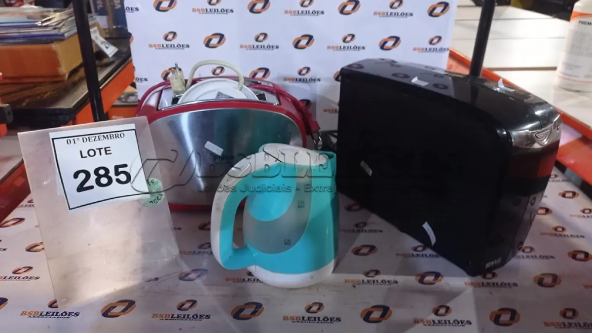 LOTE 285 - 01 CHALEIRA ELÉTRICA MARCA CADENCE, 01 TORRADEIRA MARCA PHILCO E 01 NOBREAK MARCA SMS. (NO ESTADO) ATENÇÃO! FAZER A VISITAÇÃO ANTES DE ARREMATAR, NÃO SABEMOS SE FUNCIONA, LEILÃO NÃO TEM GARANTIA E NEM DEVOLUÇÃO, SUJEITO A POSSÍVEIS AVARIAS VISÍVEIS/OCULTAS E/OU AUSÊNCIA DE COMPONENTES.