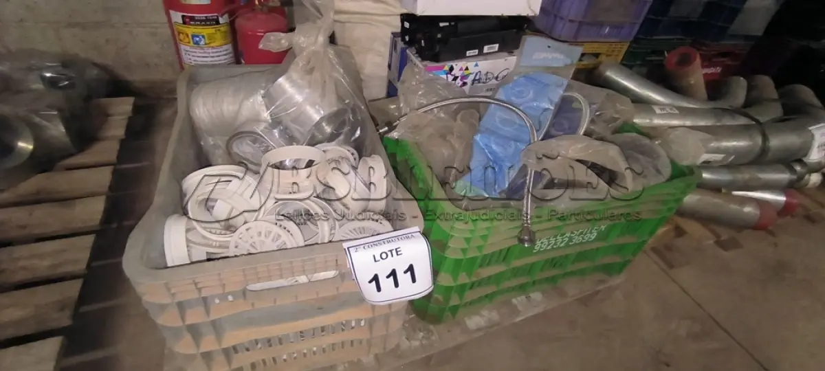 LOTE 111 - 01 LOTE COM MATERIAS HIDRÁULICOS E ELÉTRICOS DIVERSOS, 01 SACO COM DUTOS DE VENTILAÇÃO E BOTAS EMBORRACHADAS. (CAIXA ORGANIZADORA NAO INCLUSA) . (NO ESTADO) ATENÇÃO! FAZER A ANTES DE ARREMATAR, NÃO SABEMOS SE FUNCIONA, LEILÃO NÃO TEM GARANTIA E NEM DEVOLUÇÃO, SUJEITO A POSSÍVEIS AVARIAS VISÍVEIS/OCULTAS E/OU AUSÊNCIA DE COMPONENTES. VISITAÇÃO