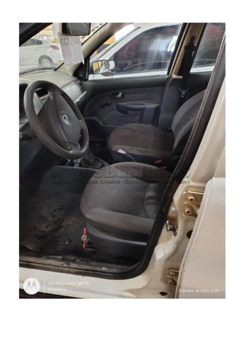 LOTE 123 - 01 VEÍCULO MARCA FIAT, MODELO PALIO 1.4 FLEX, FABRICAÇÃO 2005 ALCOOL/GASOLINA, 80CV, 5 MARCHAS 4 PORTAS COR BRANCA, PLACA: JFQ-9865 – RENAVAM 00858135078 – CHASSI Nº 9BD17140A62628372. (NO ESTADO DE CONSERVAÇÃO QUE SE ENCONTRA)