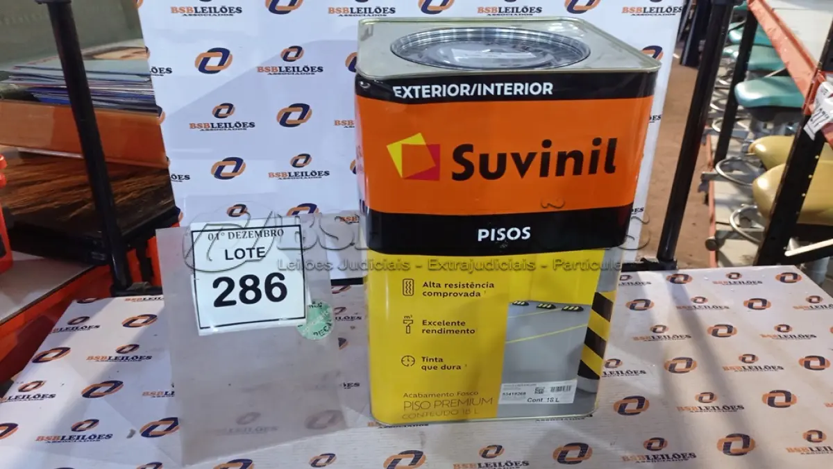 LOTE 286 - 01 TINTA DE PISOS EXTERIOR NA COR FOSCO CINZA ESCURO MARCA SUVINIL. (NO ESTADO) ATENÇÃO! FAZER A VISITAÇÃO ANTES DE ARREMATAR, NÃO SABEMOS SE FUNCIONA, LEILÃO NÃO TEM GARANTIA E NEM DEVOLUÇÃO, SUJEITO A POSSÍVEIS AVARIAS VISÍVEIS/OCULTAS E/OU AUSÊNCIA DE COMPONENTES.