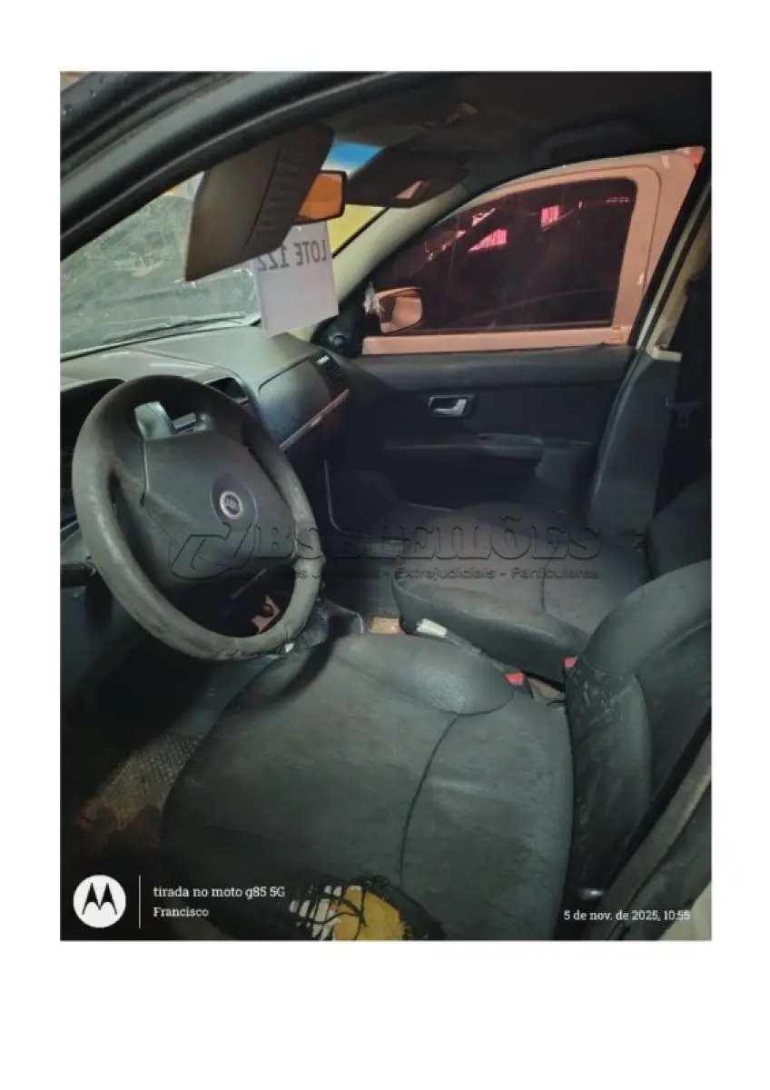 LOTE 122 - 01 VEÍCULO MARCA FIAT, MODELO PALIO HLX FLEX, 04 PORTAS, 05 PASSAGEIROS, ANO 2004 FLEX, COR BRANCO BANCHISA, AR-CONDICIONADO, MOTOR 110 HP, PLACA JFP-6556 – RENAVAM 00831635991 – CHASSI Nº 9BD17141C42467273. (NO ESTADO DE CONSERVAÇÃO QUE SE ENCONTRA)