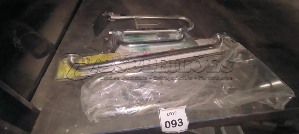 LOTE 093 - 04 BARRAS DE APOIO. (NO ESTADO) ATENÇÃO! FAZER A VISITAÇÃO ANTES DE ARREMATAR, NÃO SABEMOS SE FUNCIONA, LEILÃO NÃO TEM GARANTIA E NEM DEVOLUÇÃO, SUJEITO A POSSÍVEIS AVARIAS VISÍVEIS/OCULTAS E/OU AUSÊNCIA DE COMPONENTES.