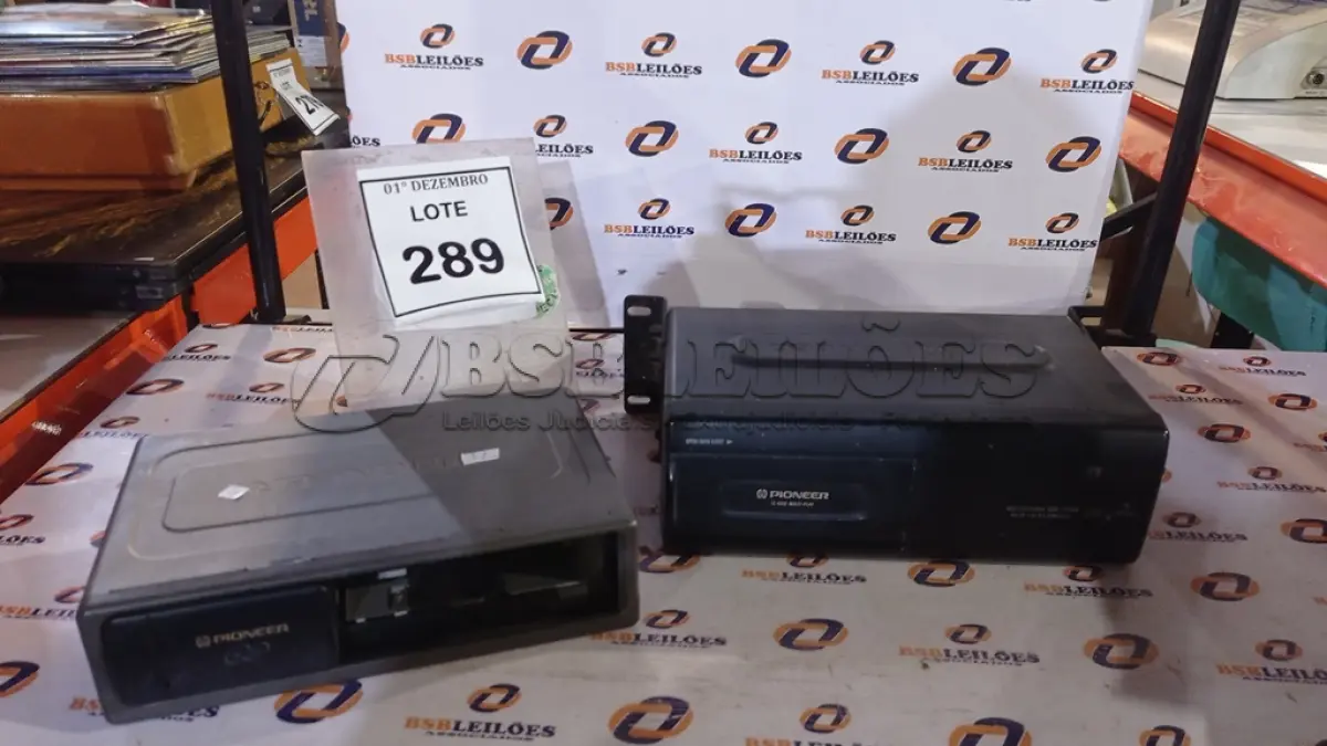LOTE 289 - 02 DISQUETEIRAS MARCA PIONEER. (NO ESTADO) ATENÇÃO! FAZER A VISITAÇÃO ANTES DE ARREMATAR, NÃO SABEMOS SE FUNCIONA, LEILÃO NÃO TEM GARANTIA E NEM DEVOLUÇÃO, SUJEITO A POSSÍVEIS AVARIAS VISÍVEIS/OCULTAS E/OU AUSÊNCIA DE COMPONENTES.