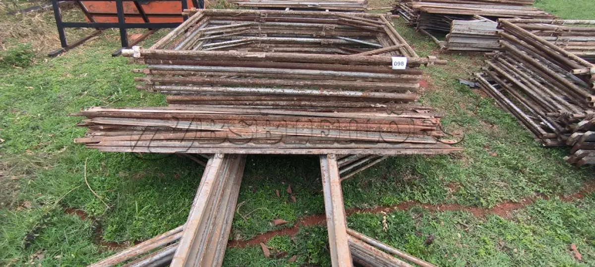 LOTE 098 - 10 ANDAIMES COM 10 MESAS DE FERRO. (NO ESTADO) ATENÇÃO! FAZER A VISITAÇÃO ANTES DE ARREMATAR, NÃO SABEMOS SE FUNCIONA, LEILÃO NÃO TEM GARANTIA E NEM DEVOLUÇÃO, SUJEITO A POSSÍVEIS AVARIAS VISÍVEIS/OCULTAS E/OU AUSÊNCIA DE COMPONENTES.