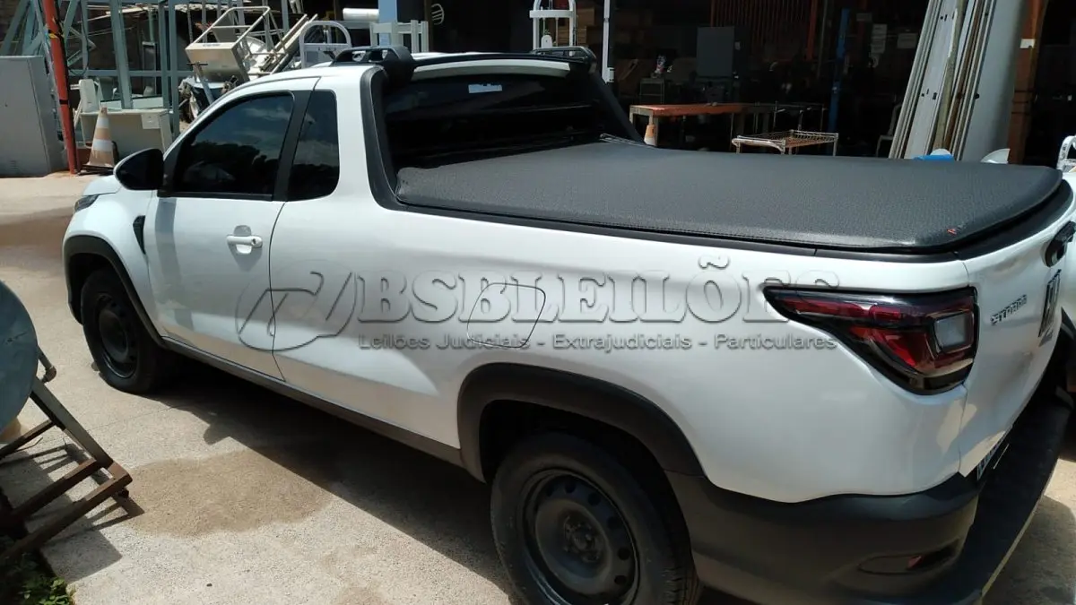 LOTE 428 - 01 FIAT STRADA ENDURANCE A ALCOOL/GASOLINA; ANO 2021/2022 NA  COR BRANCA. (NO ESTADO)