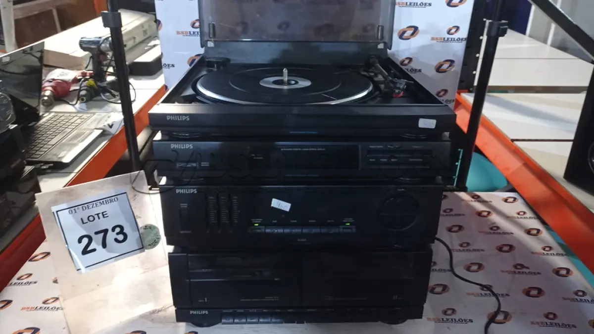 LOTE 273 - 01 APARELHO DE SOM MARCA PHILIPS, 02 CAIXAS DE SOM MULTIMÍDIA E 01 APARELHO HOME THEATER MARCA PHILCO. (NO ESTADO) ATENÇÃO! FAZER A VISITAÇÃO ANTES DE ARREMATAR, NÃO SABEMOS SE FUNCIONA, LEILÃO NÃO TEM GARANTIA E NEM DEVOLUÇÃO, SUJEITO A POSSÍVEIS AVARIAS VISÍVEIS/OCULTAS E/OU AUSÊNCIA DE COMPONENTES.