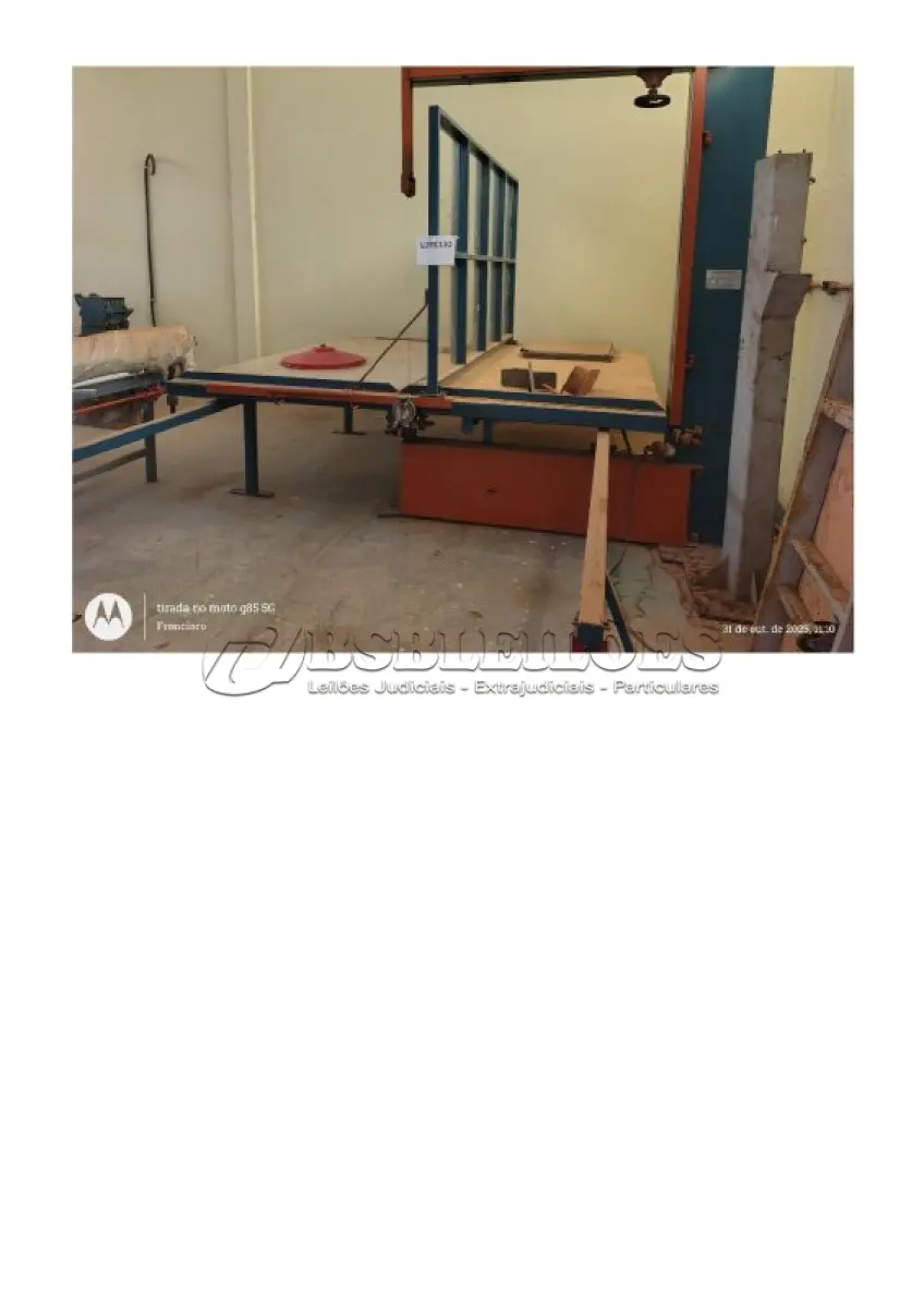 LOTE 132 - 01 MESA DE CORTE DE COLCHÕES. (NO ESTADO DE CONSERVAÇÃO QUE SE ENCONTRA)