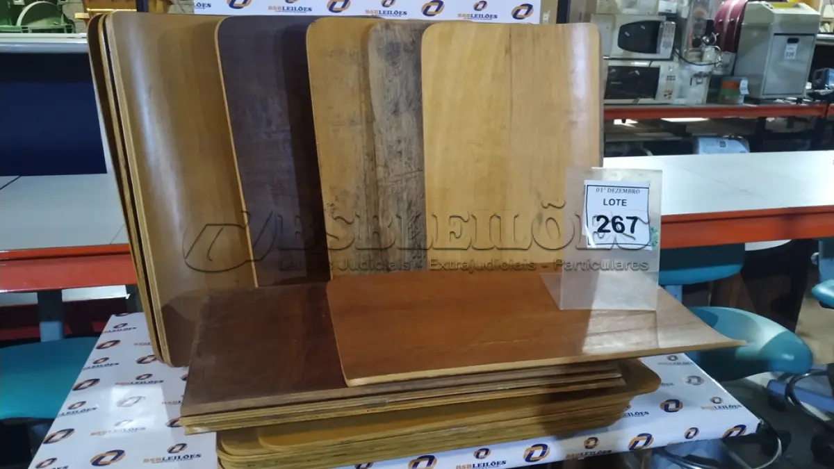 LOTE 267 - 20 PLACAS DE MADEIRA. (NO ESTADO) ATENÇÃO! FAZER A VISITAÇÃO ANTES DE ARREMATAR, NÃO SABEMOS SE FUNCIONA, LEILÃO NÃO TEM GARANTIA E NEM DEVOLUÇÃO, SUJEITO A POSSÍVEIS AVARIAS VISÍVEIS/OCULTAS E/OU AUSÊNCIA DE COMPONENTES.