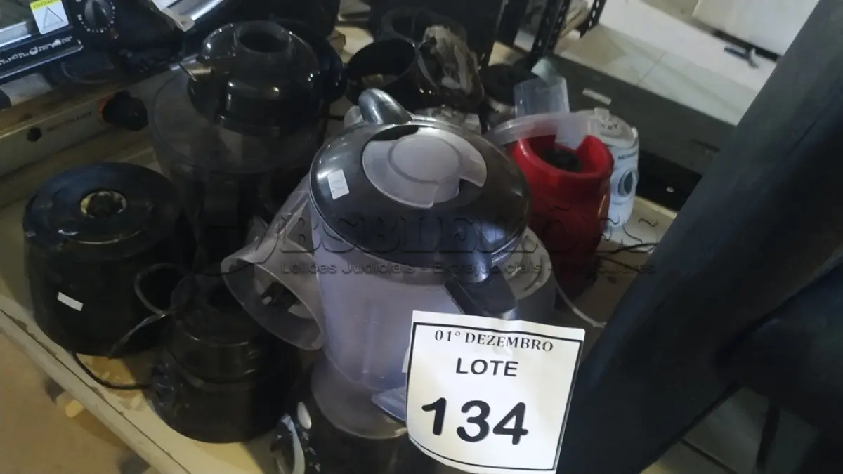 LOTE 134 - 01 LOTE COM VÁRIOS MOTORES DE LIQUIDIFICADOR MARCASSE MODELOS DIVERSOS. (NO ESTADO) ATENÇÃO! FAZER A VISITAÇÃO ANTES DE ARREMATAR, NÃO SABEMOS SE FUNCIONA, LEILÃO NÃO TEM GARANTIA E NEM DEVOLUÇÃO, SUJEITO A POSSÍVEIS AVARIAS VISÍVEIS/OCULTAS E/OU AUSÊNCIA DE COMPONENTES.