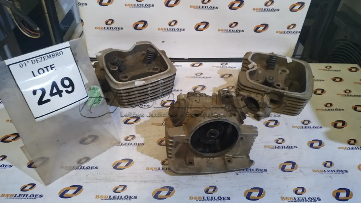 LOTE 249 - 03 CABEÇOTES DE MOTO HONDA FAN. (NO ESTADO) ATENÇÃO! FAZER A VISITAÇÃO ANTES DE ARREMATAR, NÃO SABEMOS SE FUNCIONA, LEILÃO NÃO TEM GARANTIA E NEM DEVOLUÇÃO, SUJEITO A POSSÍVEIS AVARIAS VISÍVEIS/OCULTAS E/OU AUSÊNCIA DE COMPONENTES.